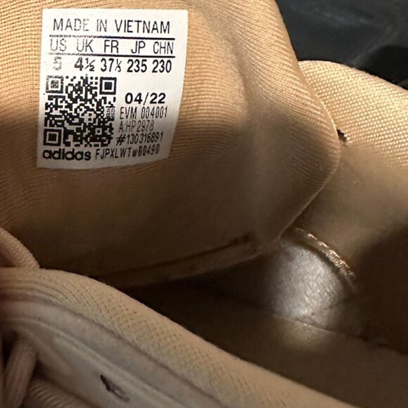 adidas Ozelia Savannah Sneaker